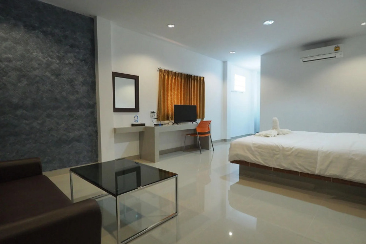 The Phant Hotel