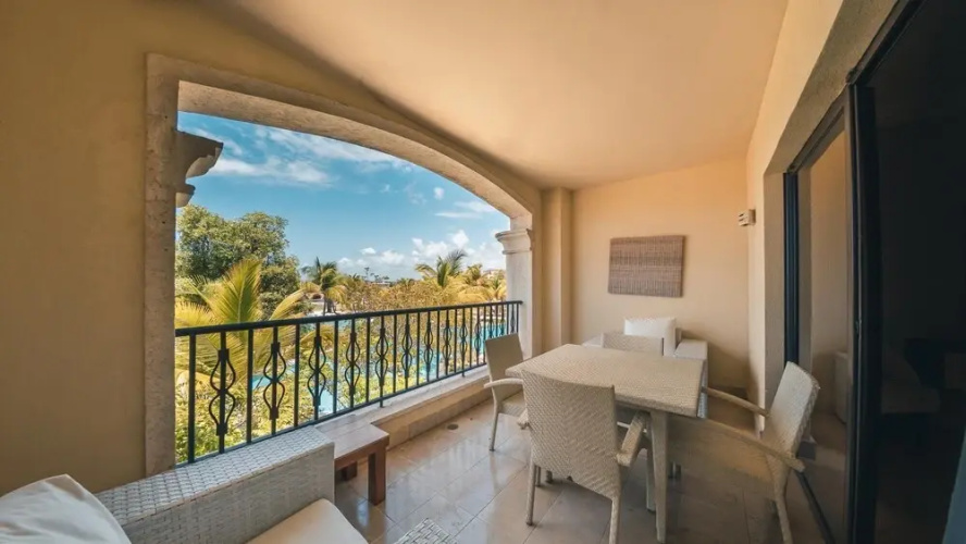 Charming Fishing Lodge w Pool View C42