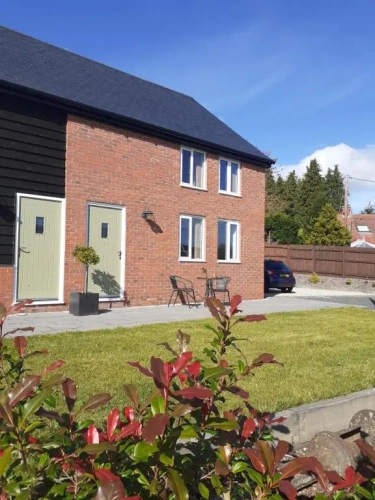 2 Bedrooms Cottage