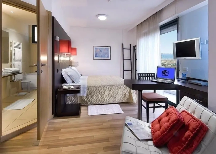 Standard Double room with balcony and with partial sea view