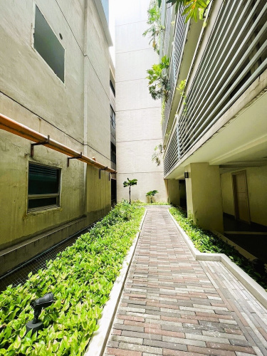 Henry & Adiche  Emperador Building
