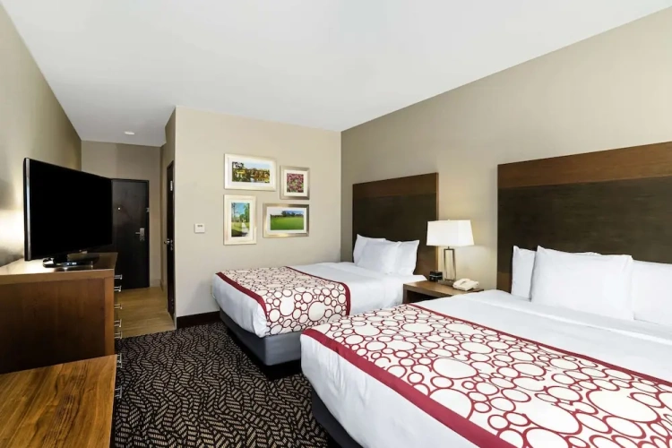 Deluxe Quadruple Suite