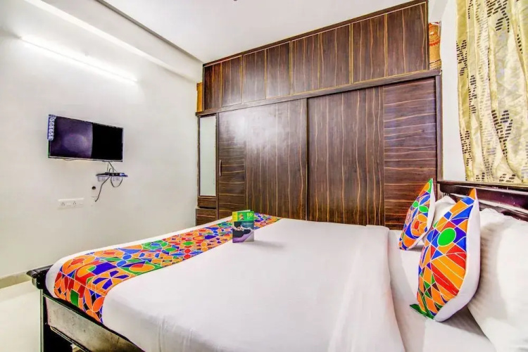 Flora Vihaan By FabHotel