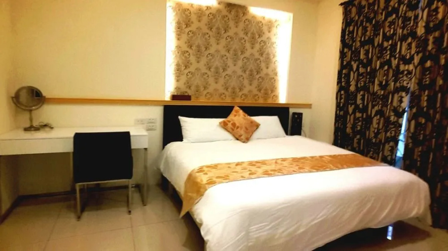 Love Passenger Inn
