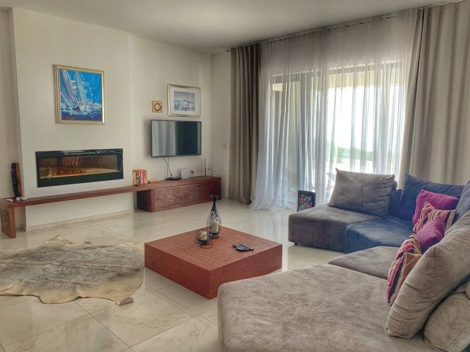3 Bedrooms Apartment with pool view