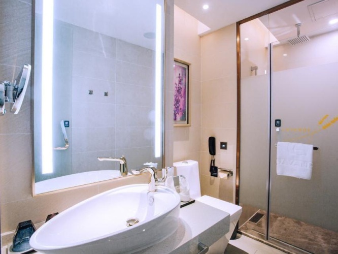 Standard Twin room with city view
