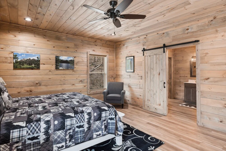 Stepping Stone 4 Bedroom Cabin by RedAwning
