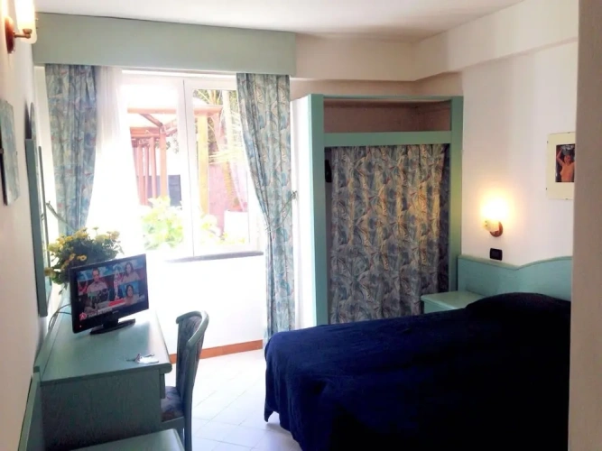 Economy Double Basement room