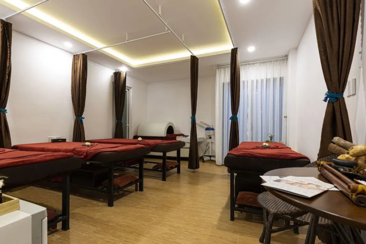 Lyn's Hotel & Apartment