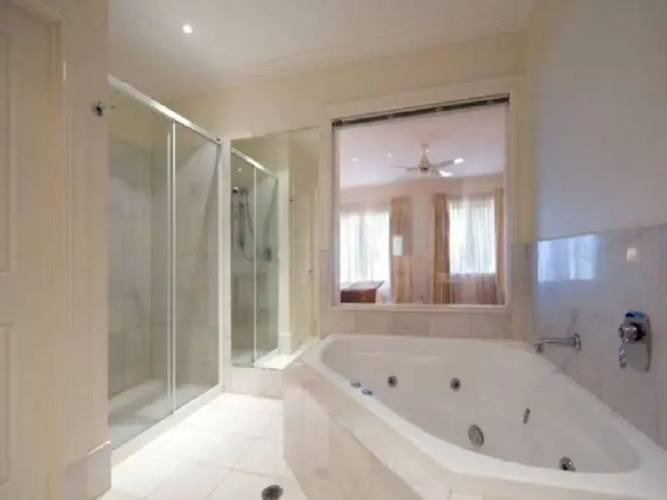 Lakeside Suites 3