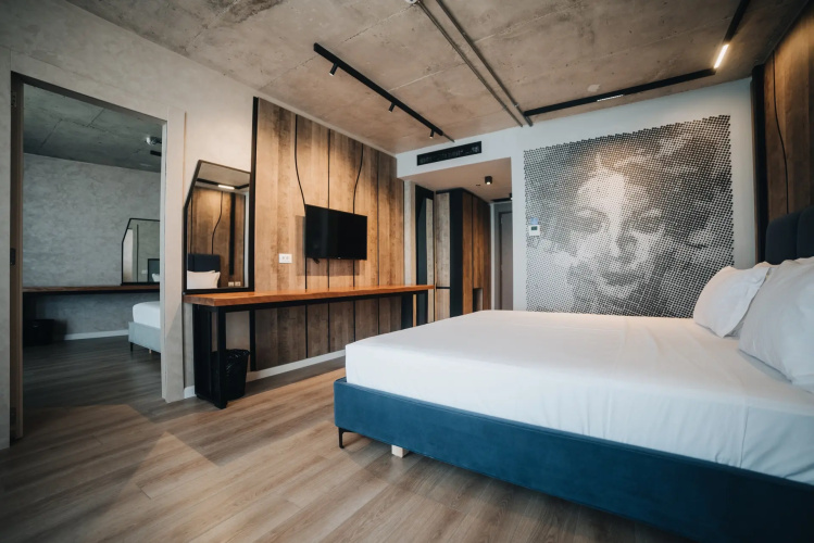 AMR Hotel