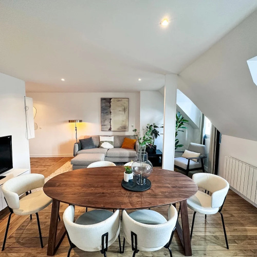 Copernic Line Elegant 3BR Apartment in Paris