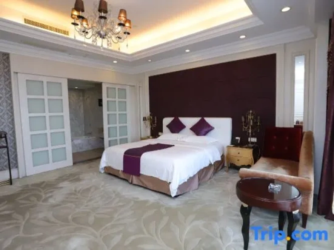 Presidential Sextuple Suite