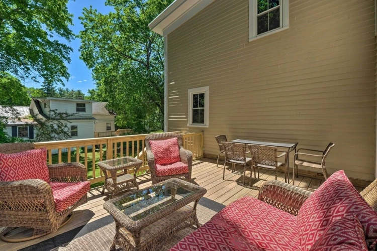 4 Bedrooms Cottage