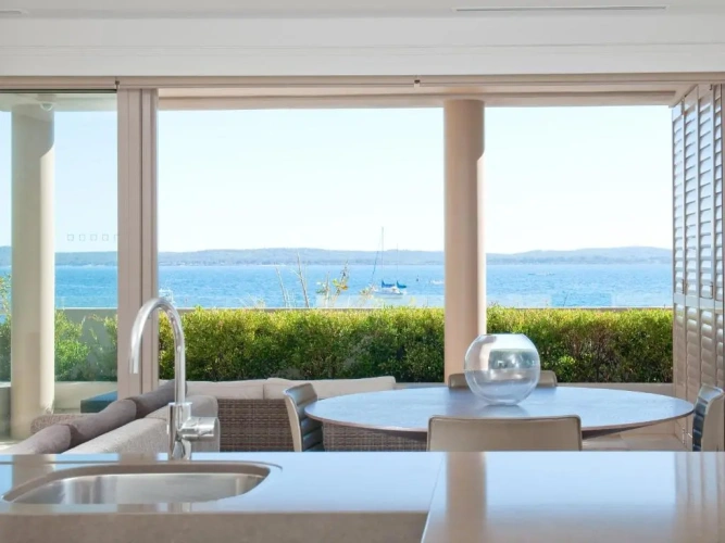 1 Bedroom Luxury Apartment with balcony and with view