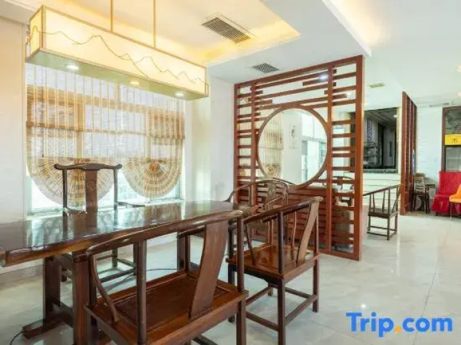 Yilong Hotel