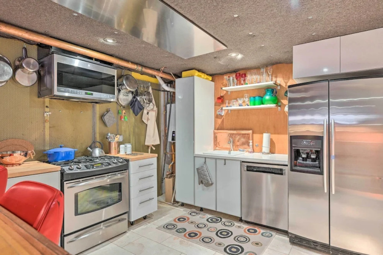 Edmonds Apartment With Private Wine Cellar!
