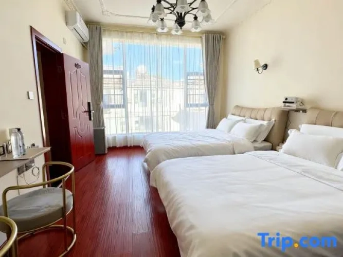 Standard Twin room with courtyard view