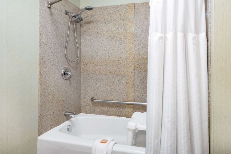 Wyndham Garden Kenosha Harborside photo 10