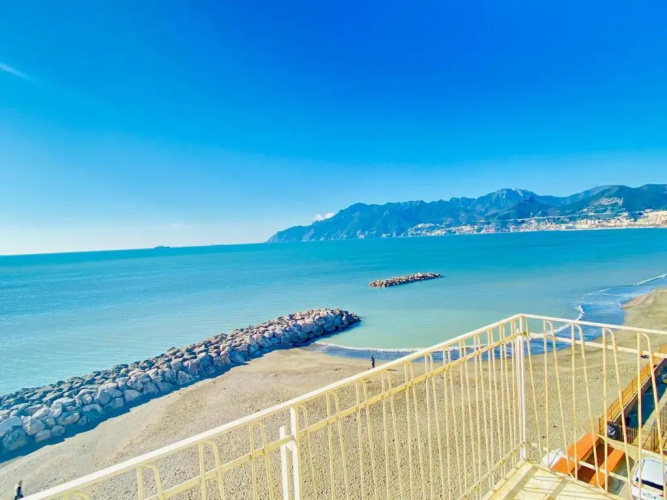 Sea View Apartment 5 mt from the beach