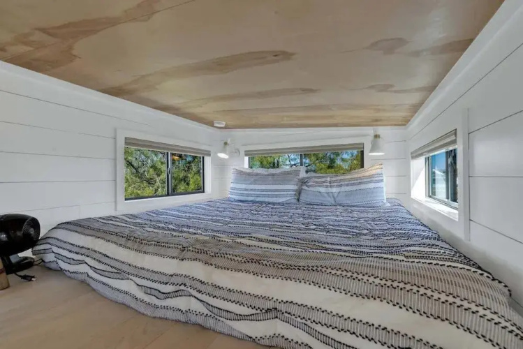 Henley-lux Tiny Home-hot Tub-fire Pit