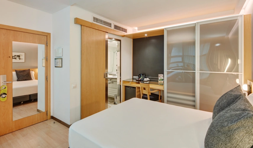 Basic Double room with inner courtyard view