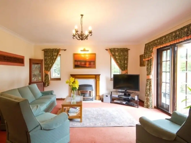 3 Bedrooms Cottage