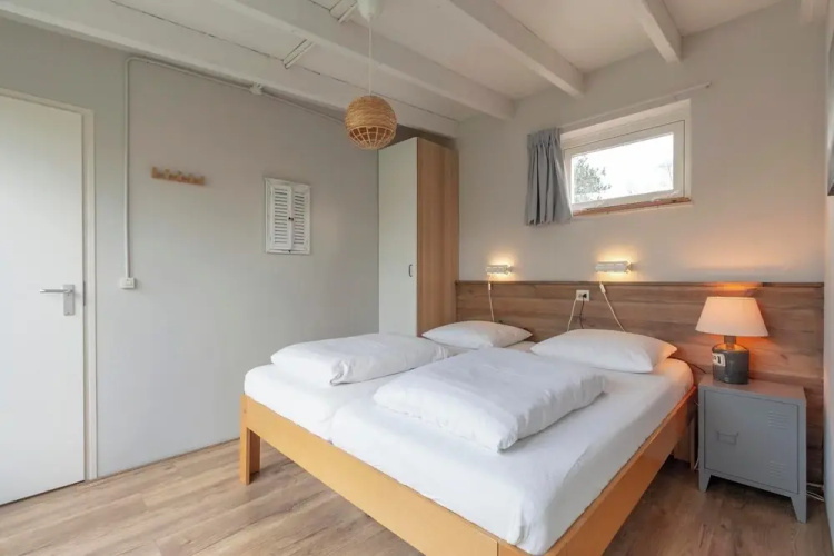 Bungalow in Sint Maartenszee Near Beach