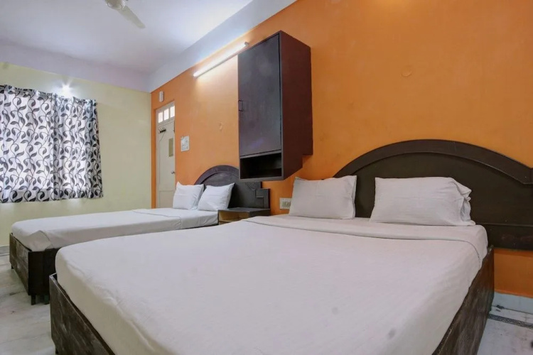 SPOT ON 39787 Radha Krishna Deluxe Lodge