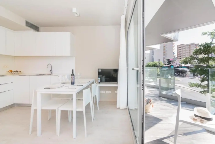 2 Bedrooms Apartment