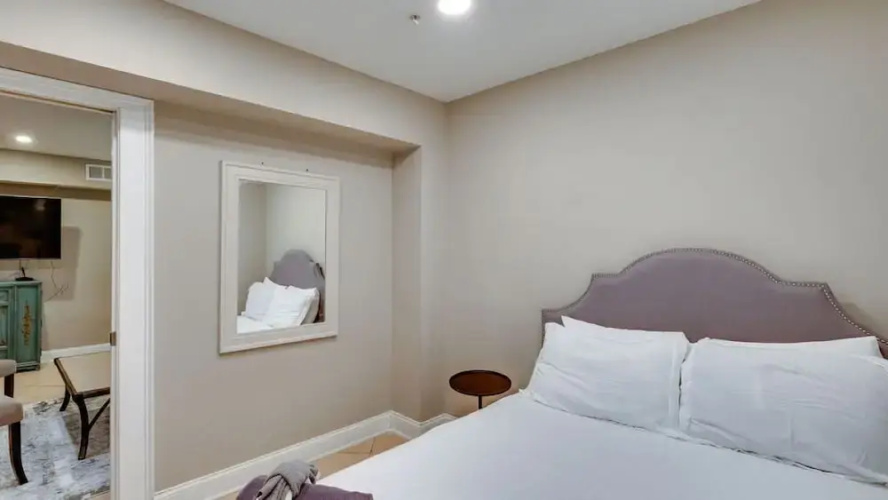 4 BR Beauty blocks from the River
