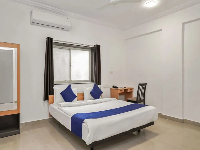 OYO 19530 SilverKey Vishrantwadi