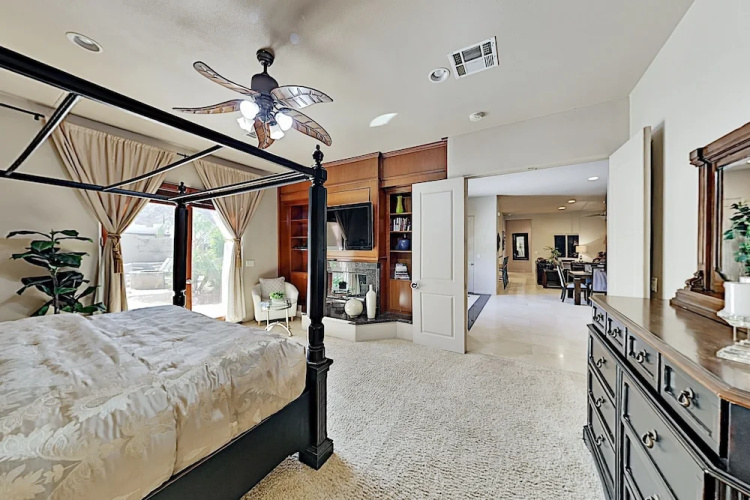54444her 5 Bedroom Home