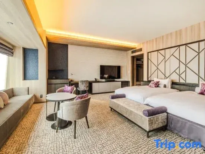 Twin Club Suite