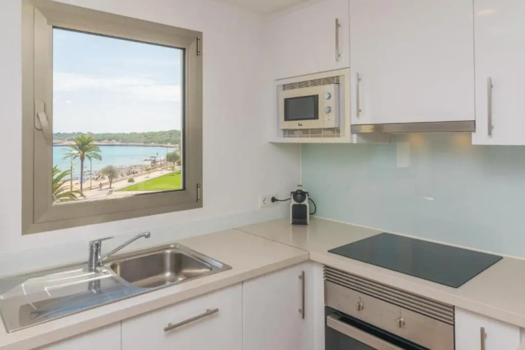 Apartment with sea view