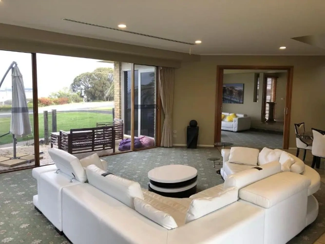 4 Bedrooms Cottage