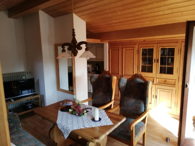 Ferienwohnung Emilia mit Bergblick (Osten)