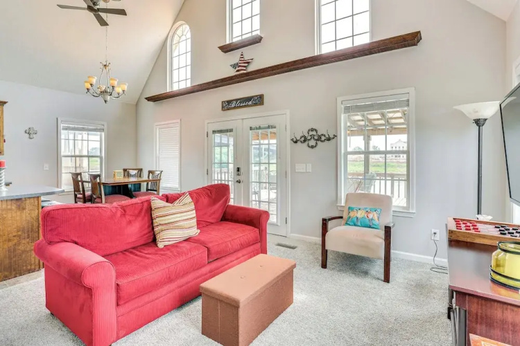 Tennessee River Retreat: Multi-level Deck & Views