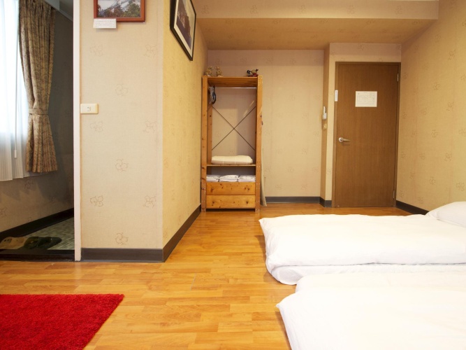 Standard Triple room