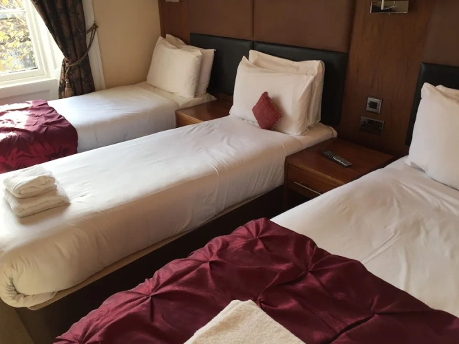 Standard Triple room