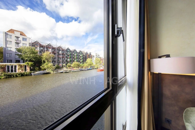 Standard Twin room with canal view