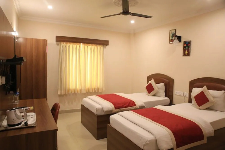 Hotel Kumud Plaza