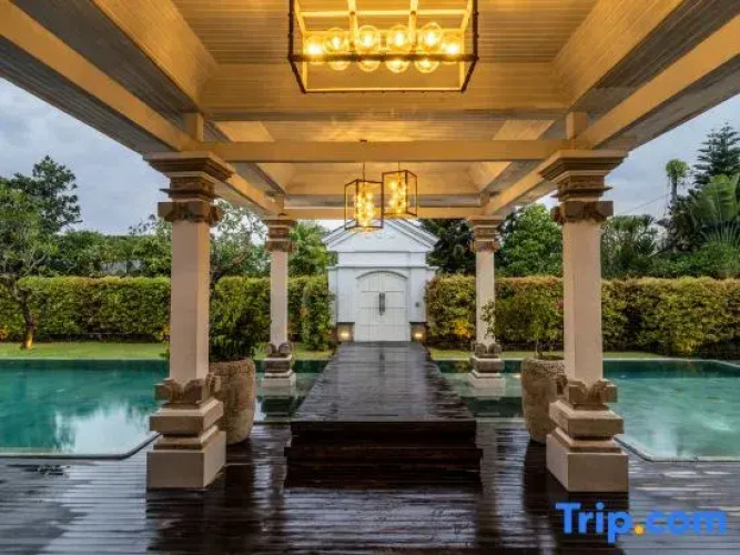 Villa Symphony White by BaliSuperHost