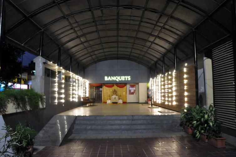 Abbott Hotel Over view