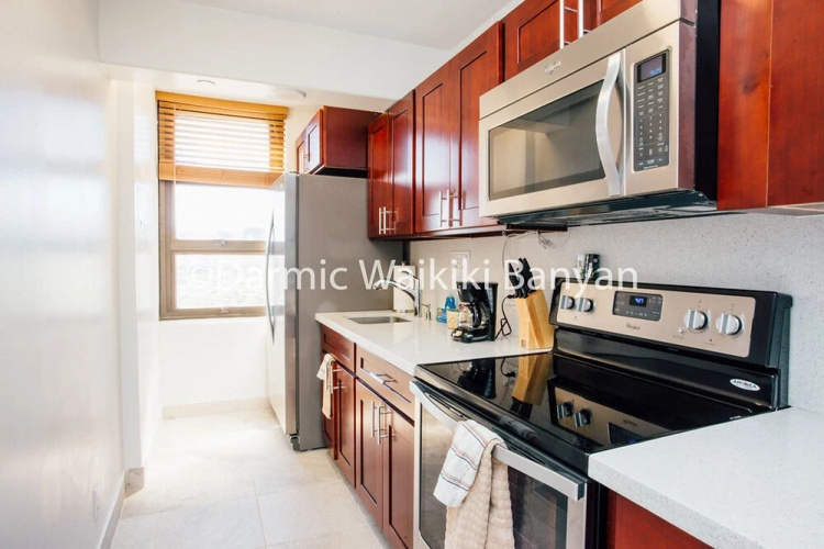 2-2614 Waikiki Banyan
