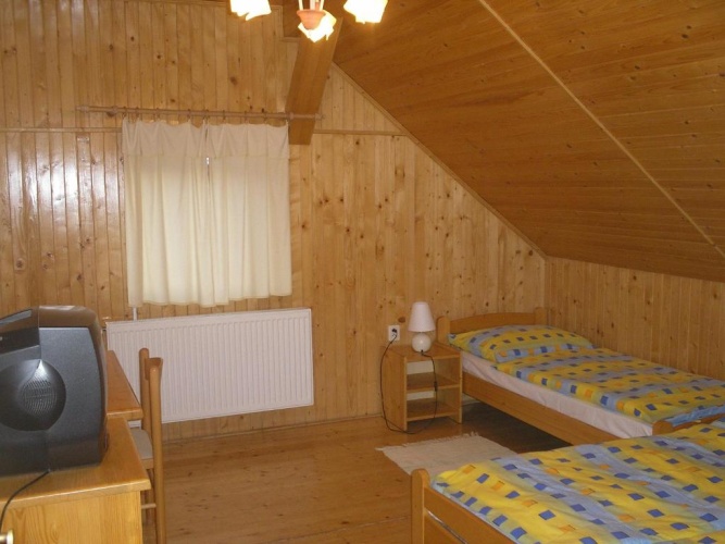 2 Bedrooms Attic Apartment
