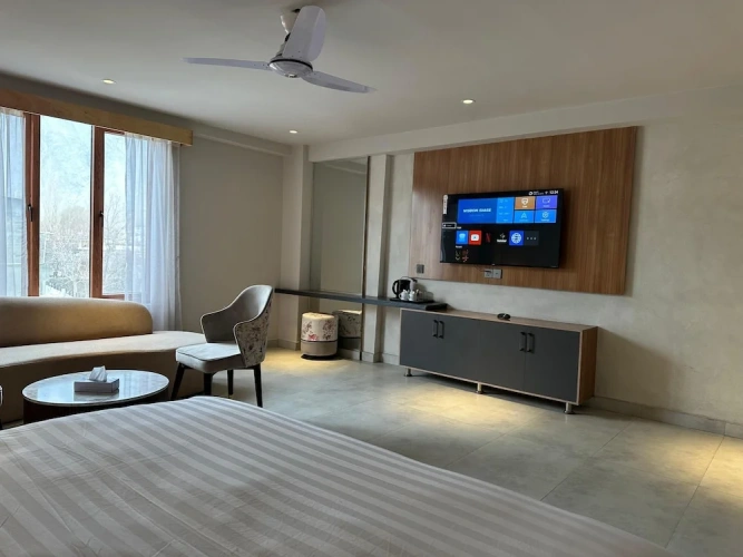 Executive Suite with balcony and with city view