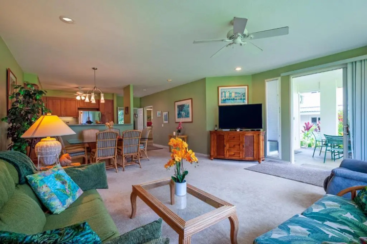 Emmalani 411 - AC, spacious, golf course view, close to beach!