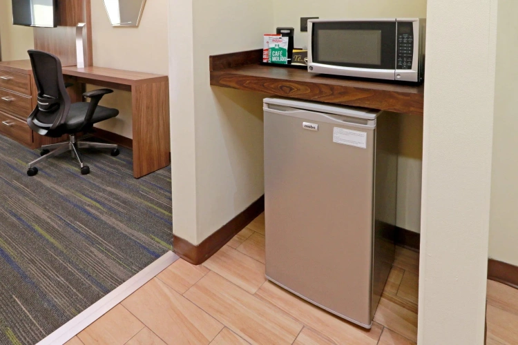 Standard Quadruple Basement room
