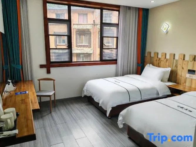 Standard Twin room with garden view